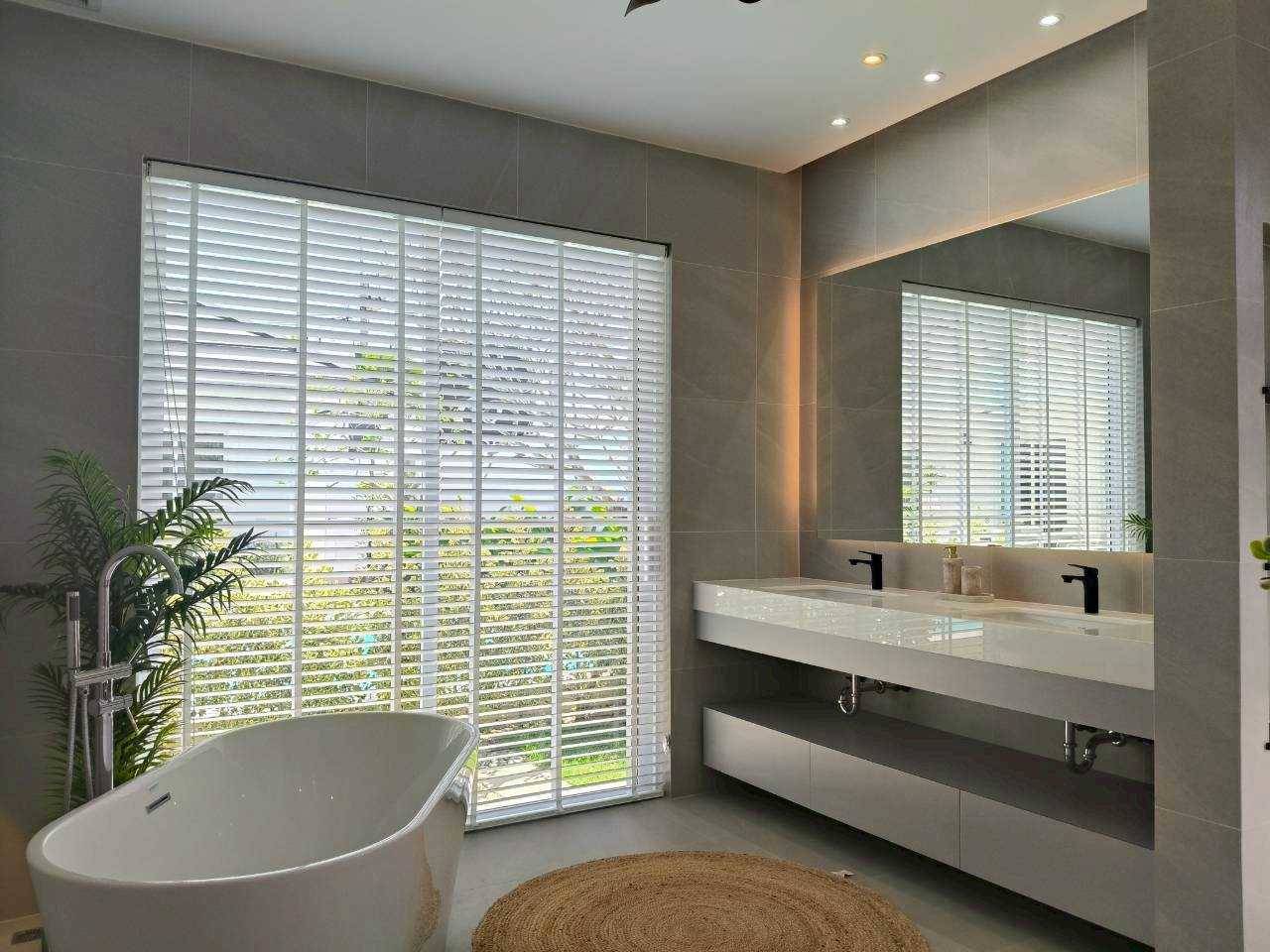 Luxus-Pool-Villa mit Solarzellen zum Verkauf in Eeden Luxe