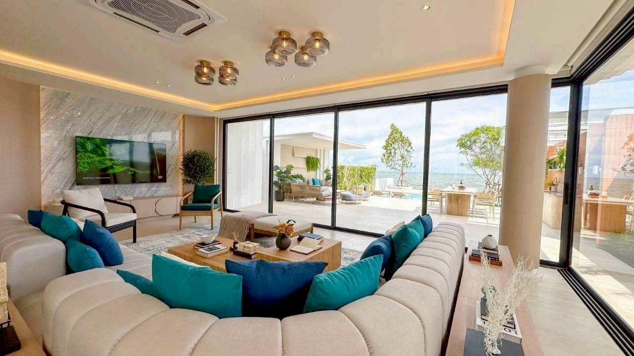 5 Bedroom Beachfront Luxury Villa in Cha Am