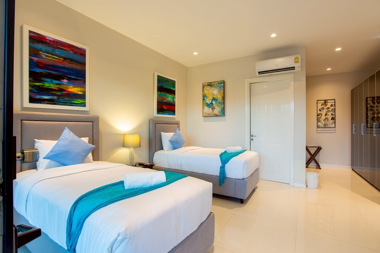 Luxuriöse Poolvilla mit 4 Schlafzimmern in Hua Hin