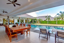 Luxuriöse Poolvilla mit 4 Schlafzimmern in Hua Hin