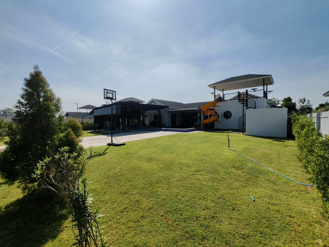 Spacious 5-Bedroom Pool Villa with Large Garden for Rent
