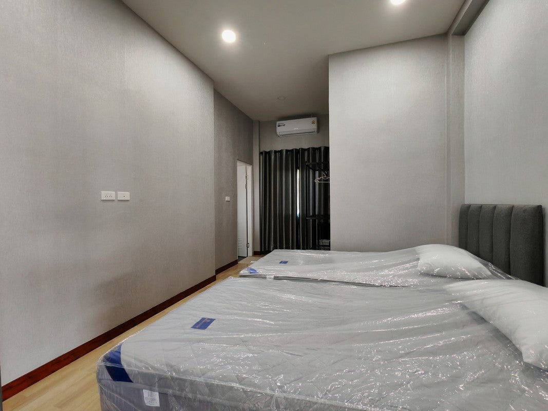 Spacious 5-Bedroom Pool Villa with Large Garden for Rent