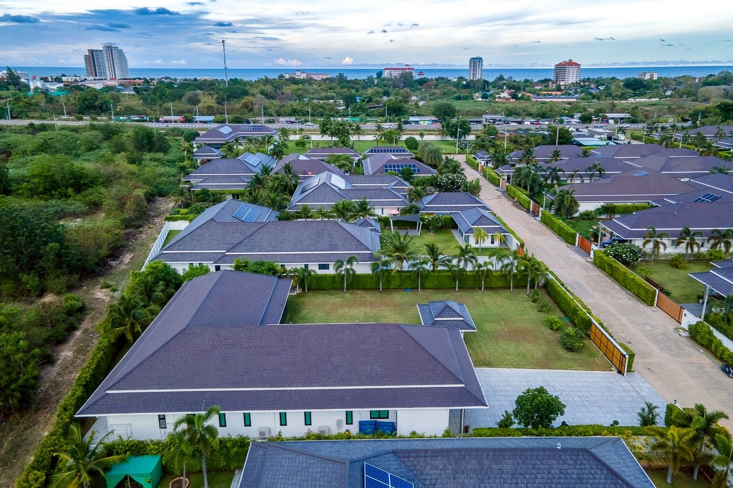 Luxuriöse Poolvilla mit 4 Schlafzimmern in Hua Hin