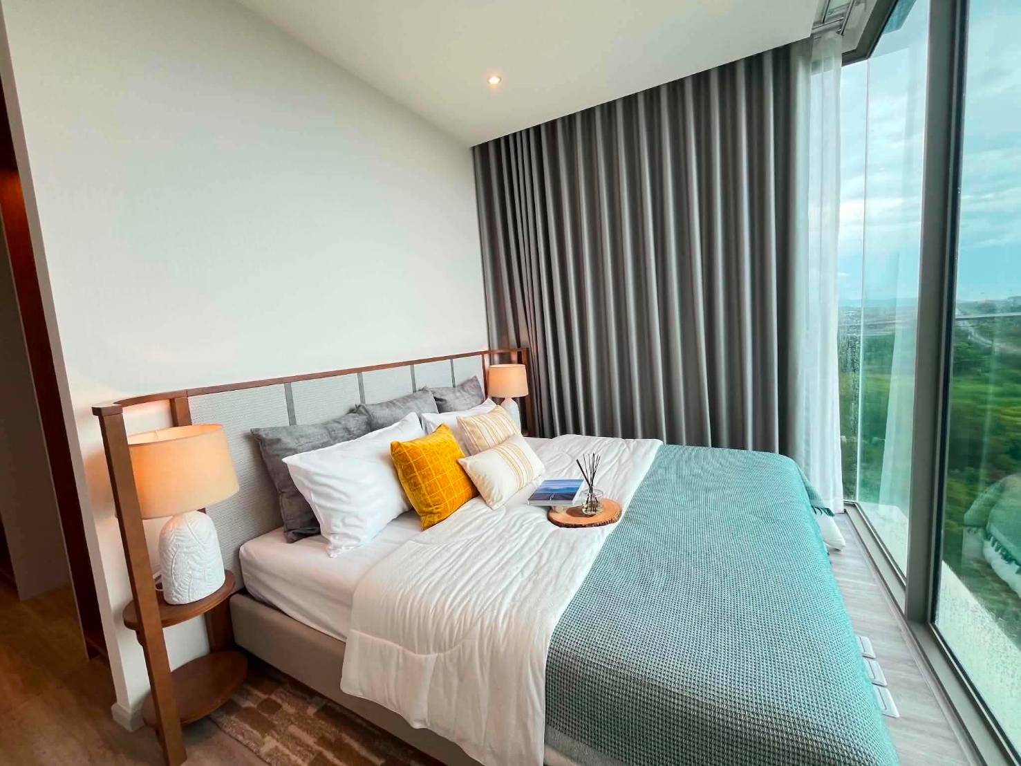 Modern 2-Bedroom Condo on Floor 8 in Vehha