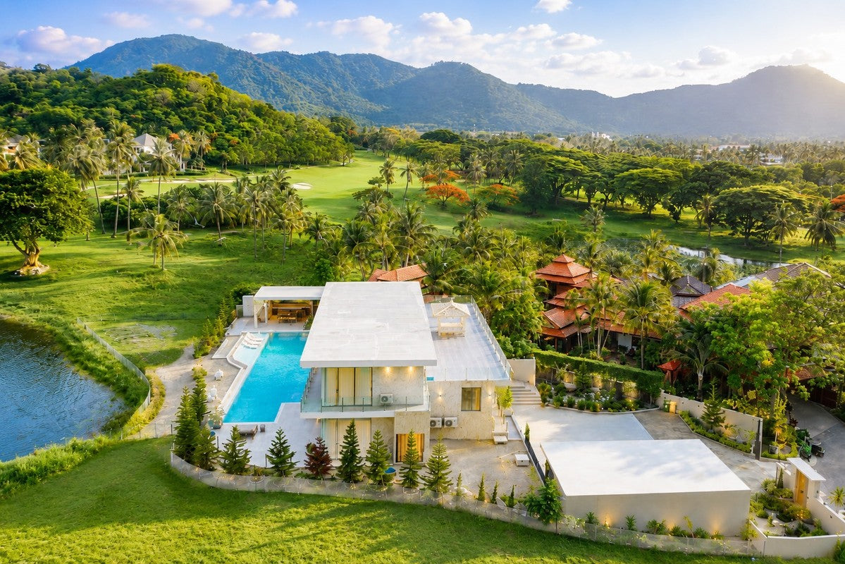 Exklusives Anwesen am Wasser im Palm Hills Golf Club