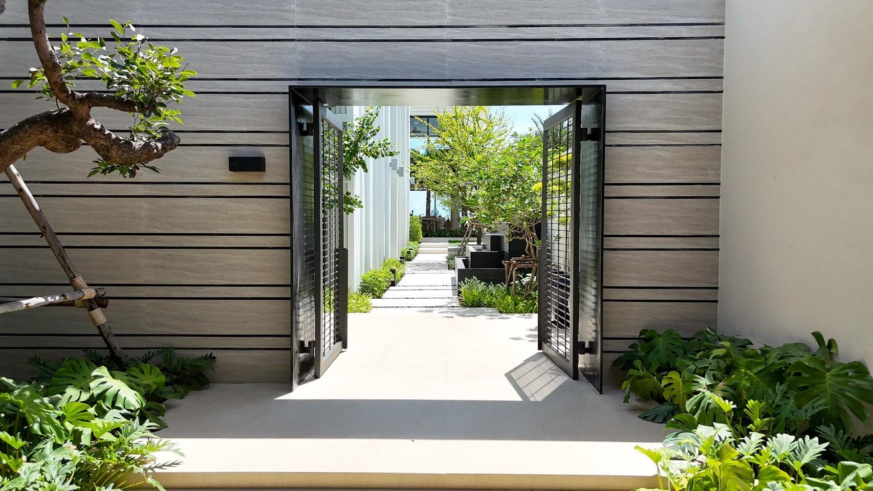 5 Bedroom Beachfront Luxury Villa in Cha Am