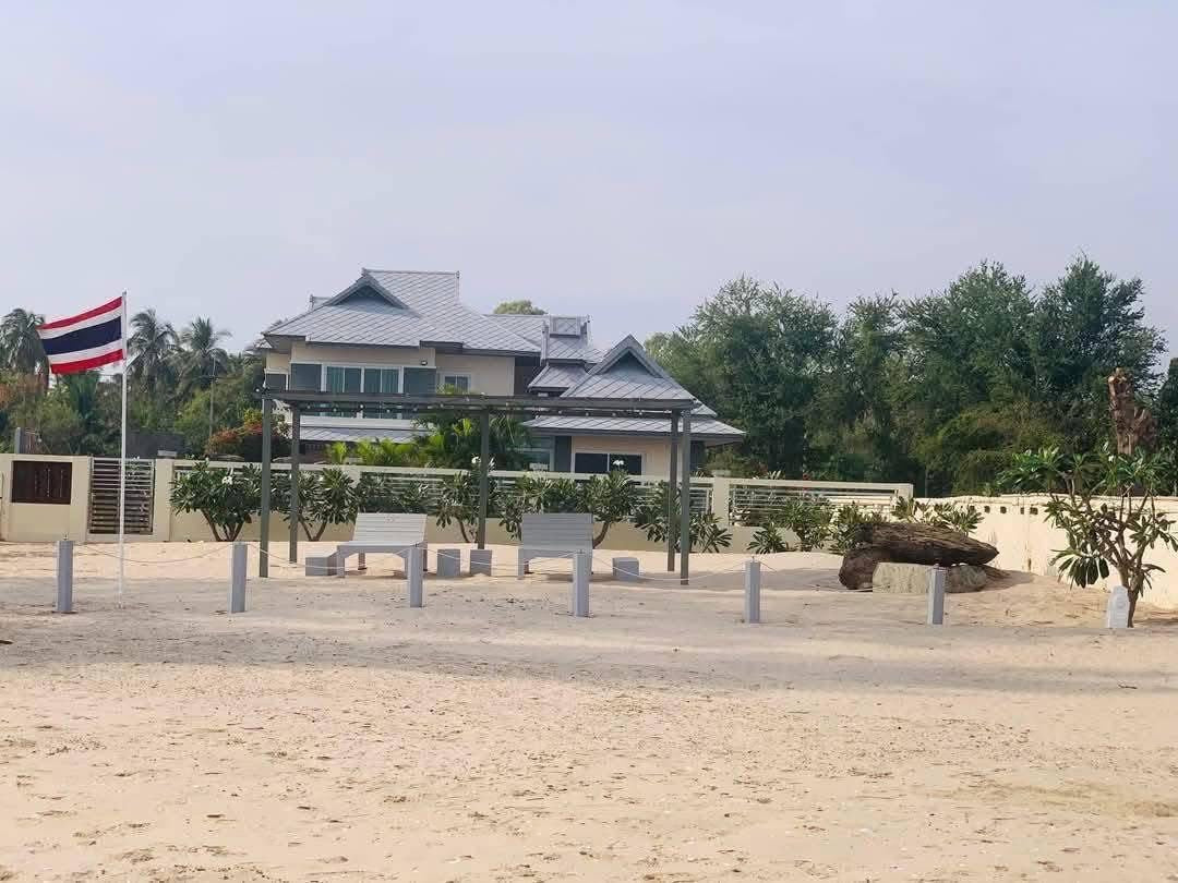 5 Bedroom Beachfront Private Pool Villa for Sale in Kuiburi