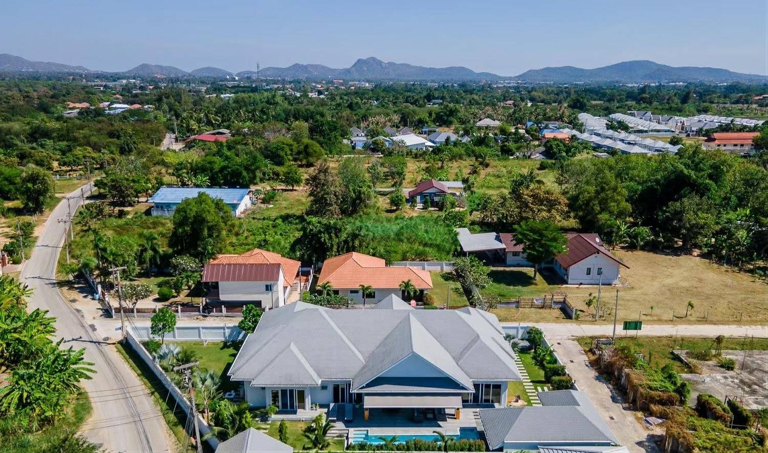 Spacious 4-Bedroom Pool Villa with Outdoor Sala in Hin Lek Fai
