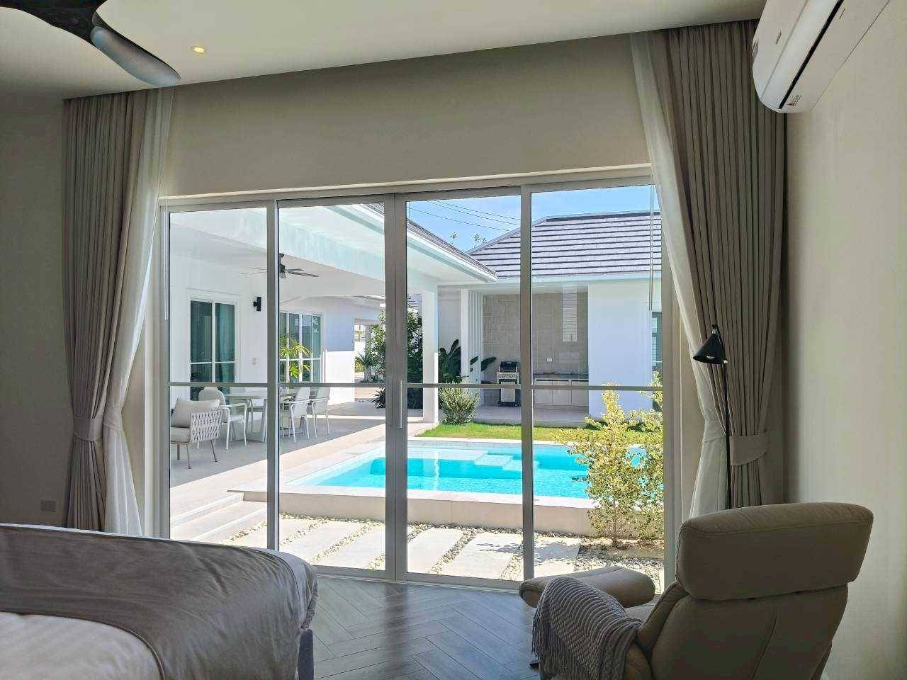 Luxus-Pool-Villa mit Solarzellen zum Verkauf in Eeden Luxe