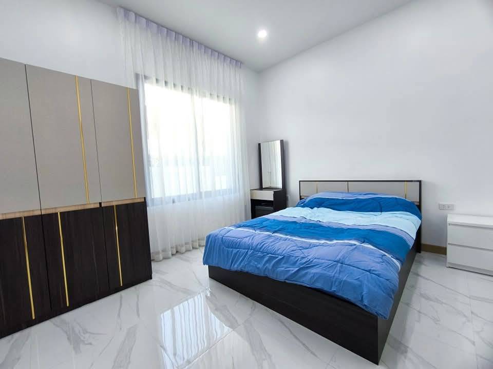 New 3-Bedroom Pool Villa in Cha-am with Jacuzzi