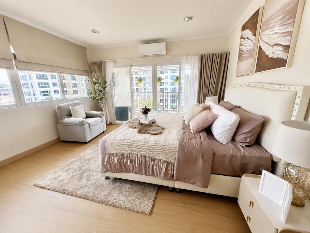 Spacious Renovated 2-Bedroom Condo in Prime Central Hua Hin