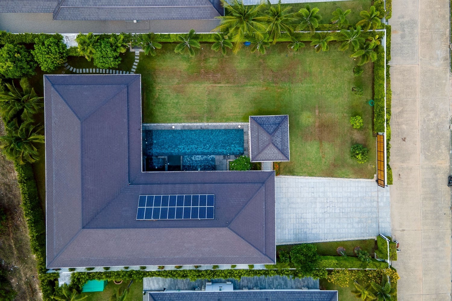 Luxuriöse Poolvilla mit 4 Schlafzimmern in Hua Hin