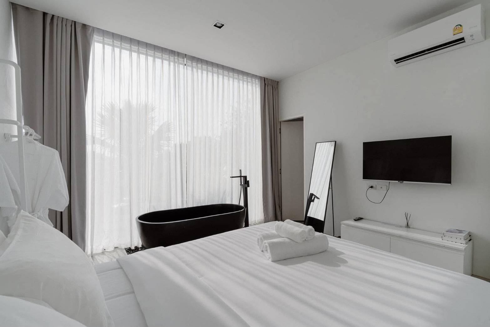 Spacious 2-Storey Modern Pool Villa in Hua Hin Soi 88