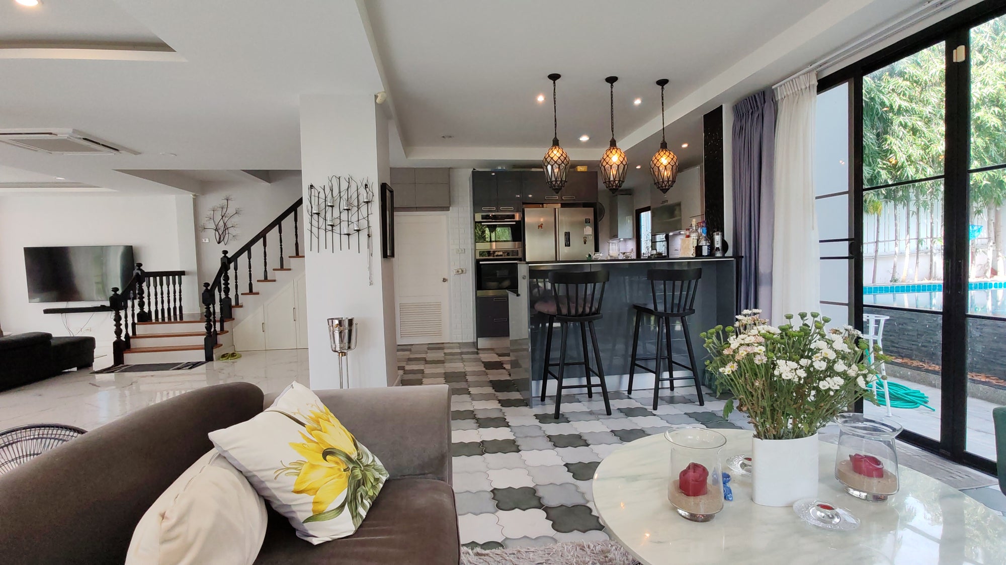 Luxury 3-Storey Sea View Home with Expansive Garden