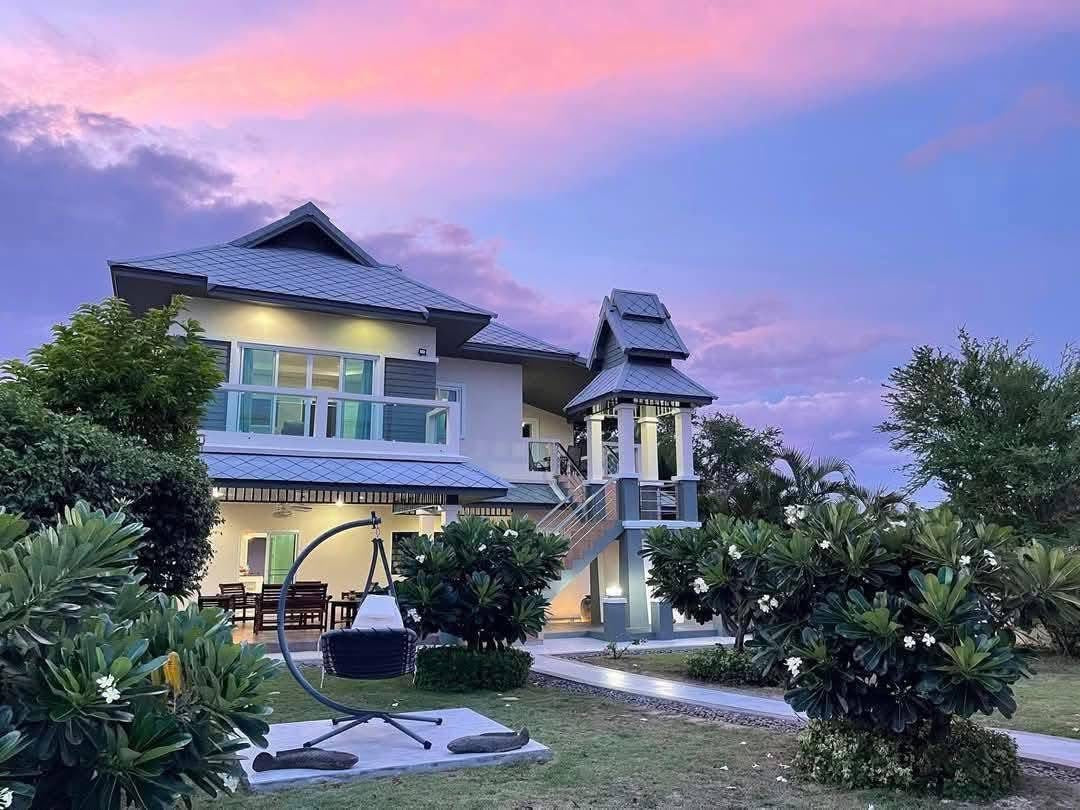 5 Bedroom Beachfront Private Pool Villa for Sale in Kuiburi