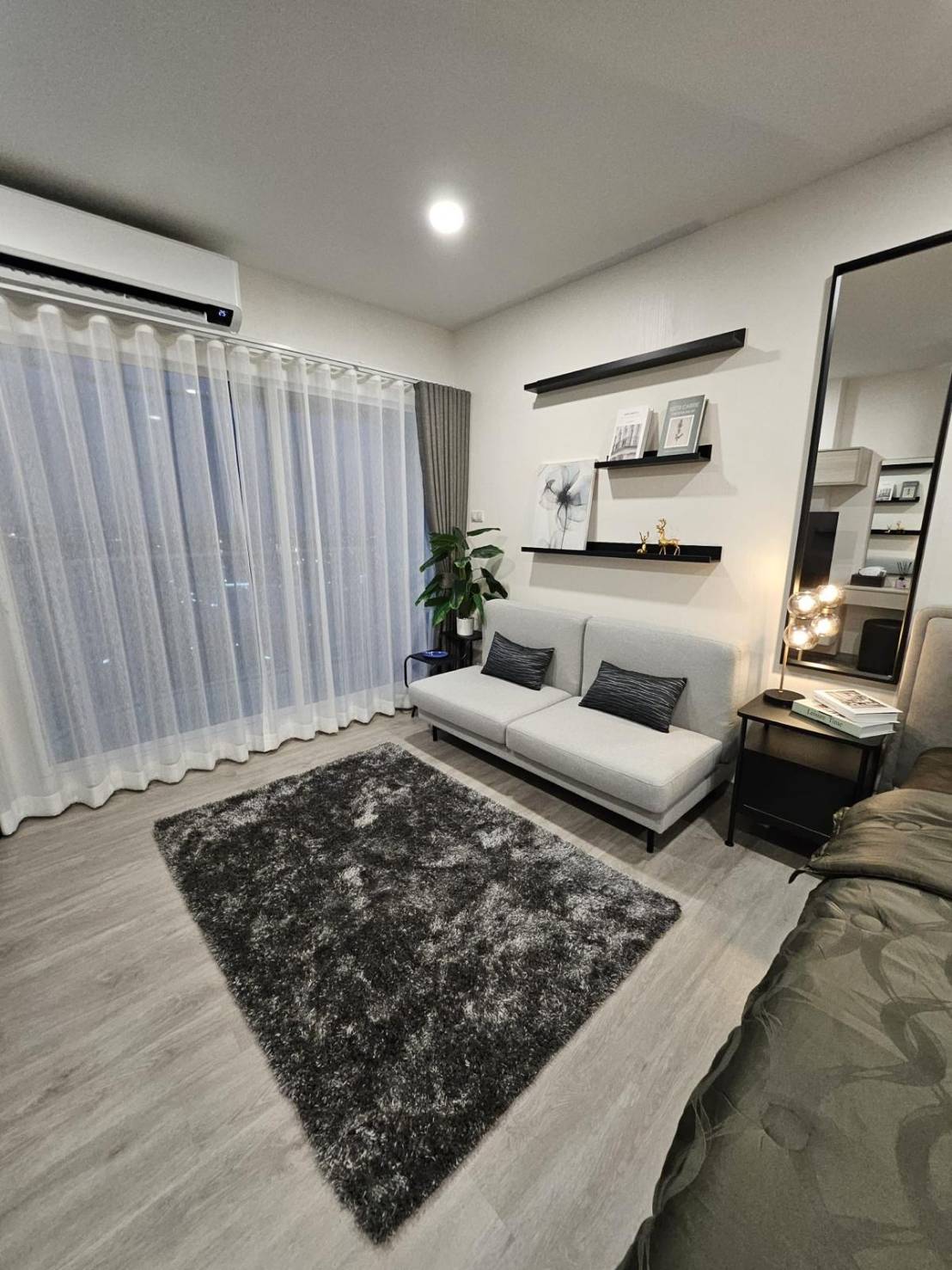 Studio for Rent at Supalai Blue Whale, Corner Unit with Full Furnishings