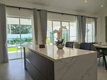 Luxus-Pool-Villa mit Solarzellen zum Verkauf in Eeden Luxe