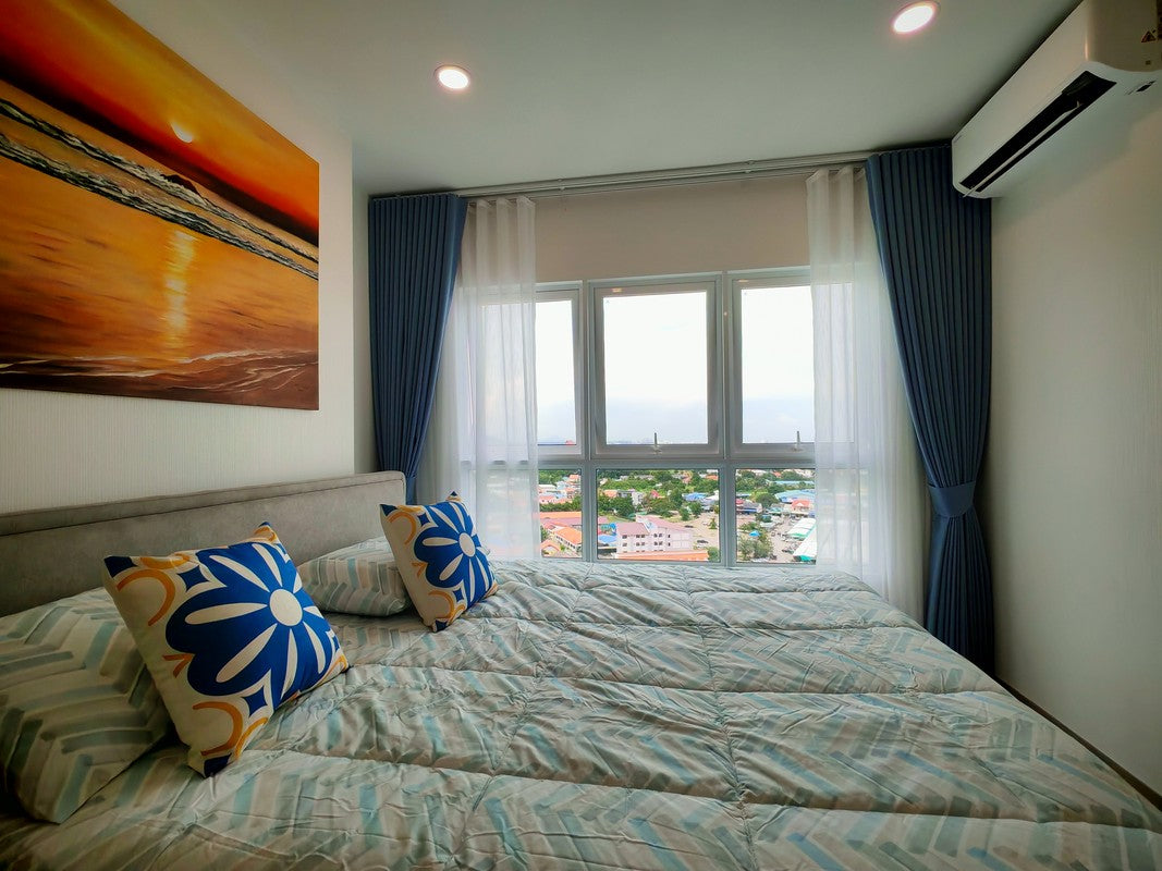 2 Bedroom Condo with Sea and Mountain View on Floor 15