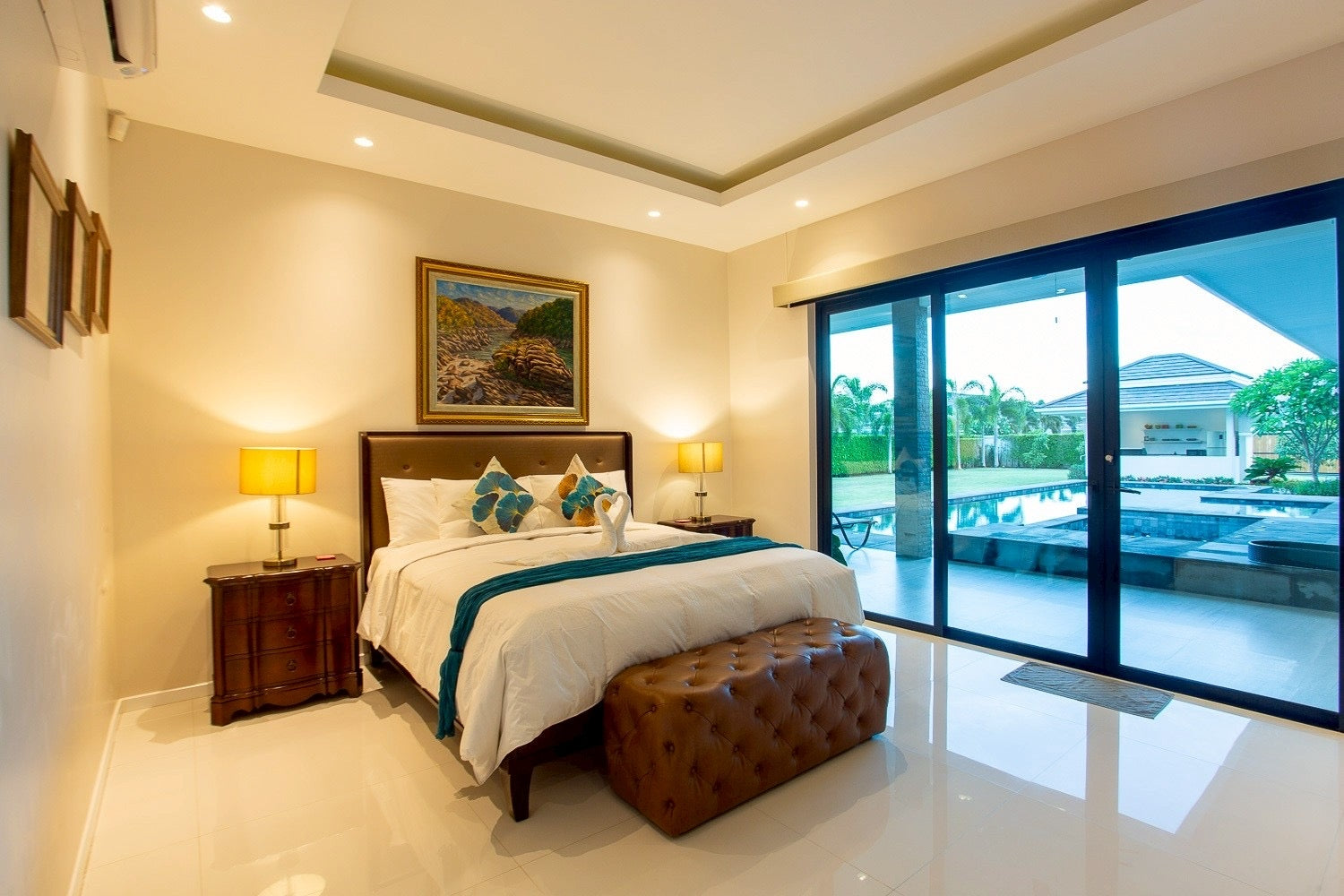Luxuriöse Poolvilla mit 4 Schlafzimmern in Hua Hin