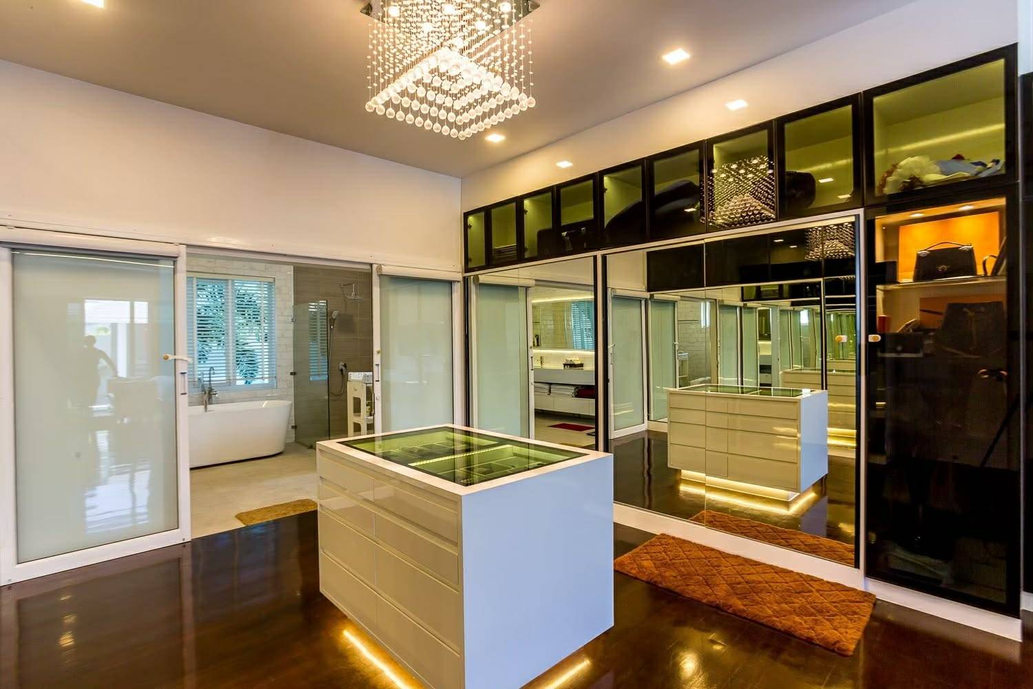Spacious 4-Bedroom Pool Villa with Outdoor Sala in Hin Lek Fai