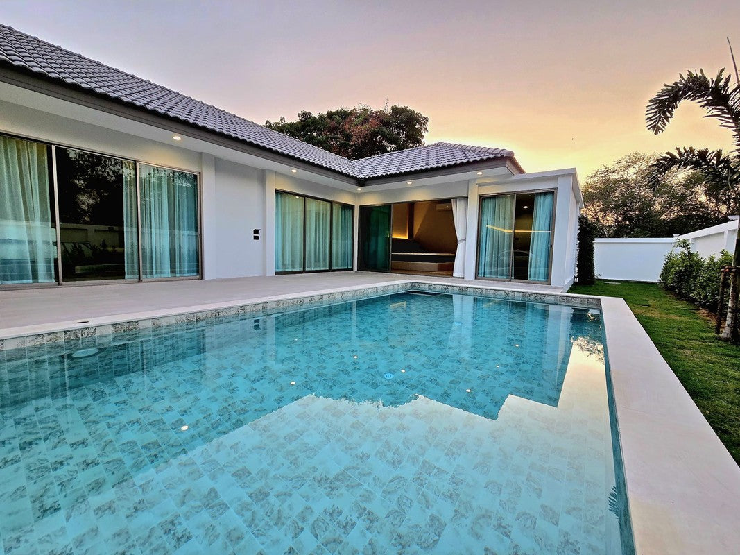 Luxuriöse U-förmige Poolvilla in Hua Hin zu verkaufen