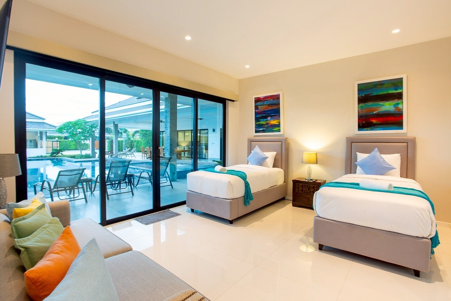 Luxuriöse Poolvilla mit 4 Schlafzimmern in Hua Hin