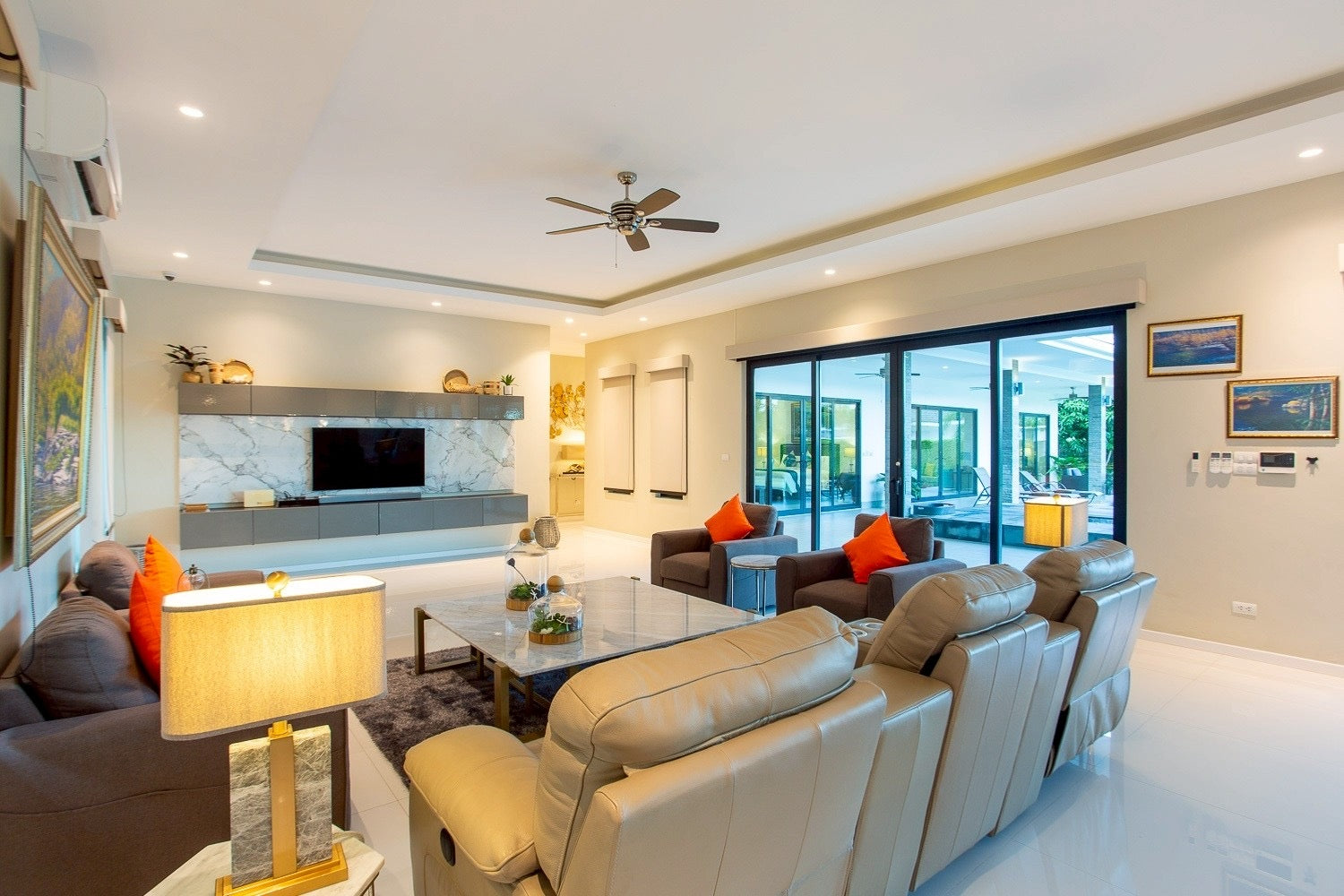 Luxuriöse Poolvilla mit 4 Schlafzimmern in Hua Hin