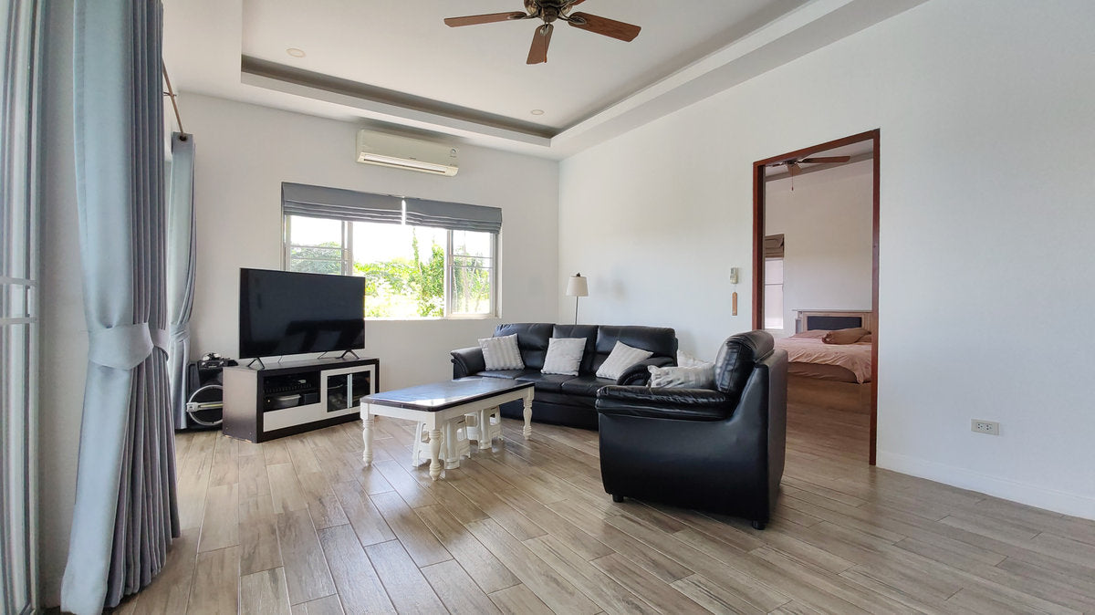 Detached House with Private Pool and Mountain Views in Wang Pong