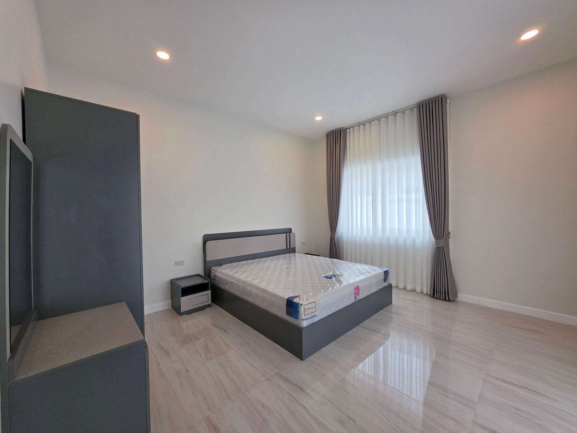 Pool Villa for Sale in Thap Tai, Ready to Move In