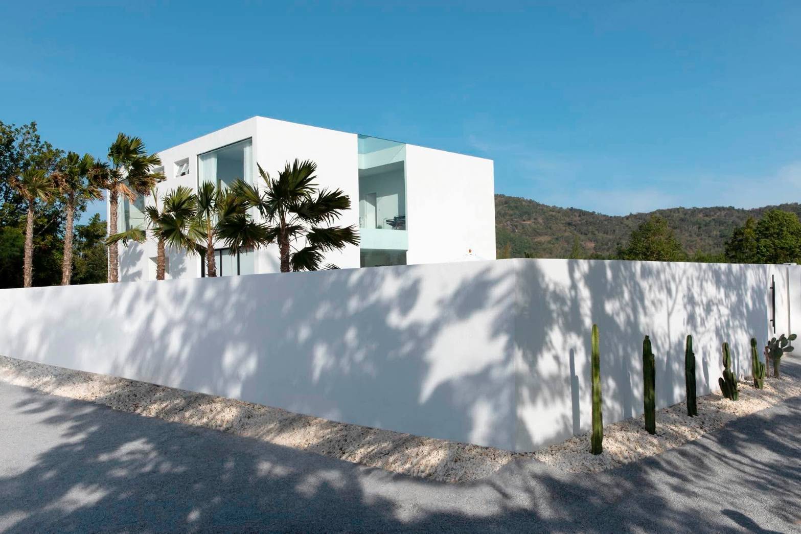 Spacious 2-Storey Modern Pool Villa in Hua Hin Soi 88