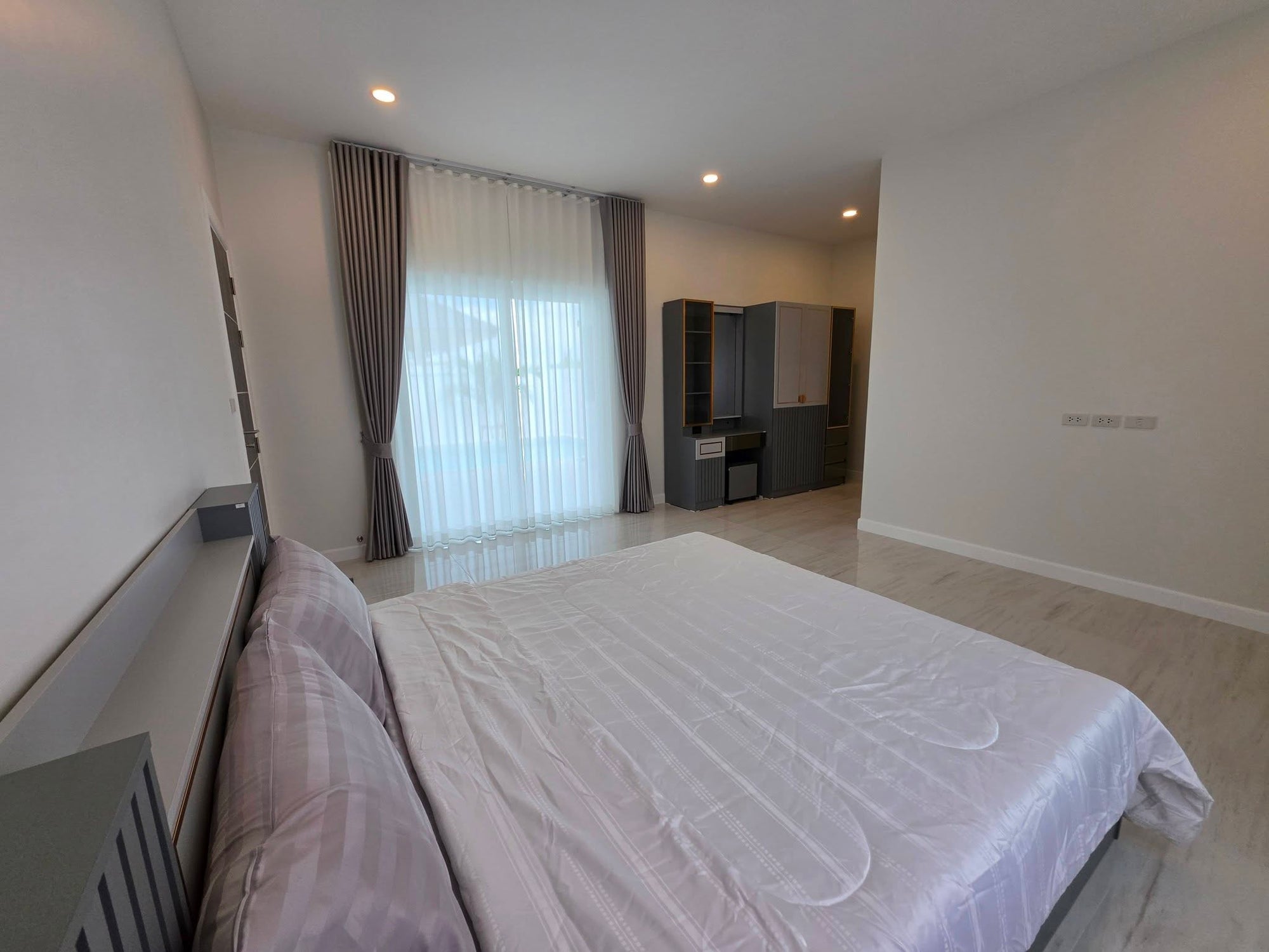 Pool Villa for Sale in Thap Tai, Ready to Move In