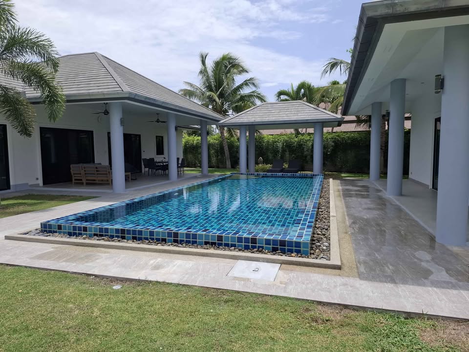Spacious 3-Bedroom House with Large Pool in Hin Lek Fai