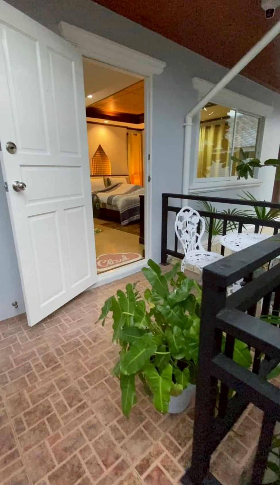 Single-Storey Resort Style House in Kiri Nakara