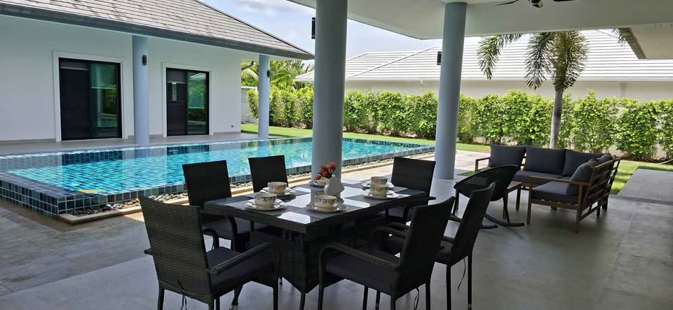Spacious 3-Bedroom House with Large Pool in Hin Lek Fai