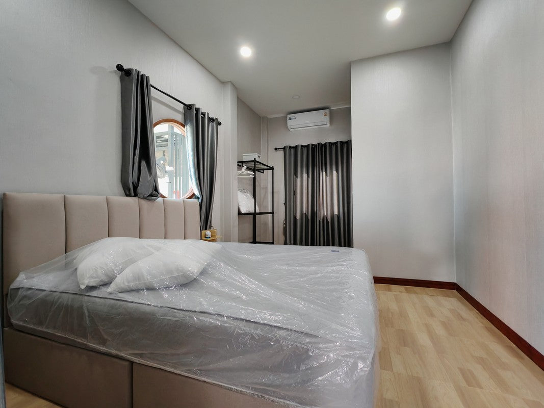 Spacious 5-Bedroom Pool Villa with Large Garden for Rent