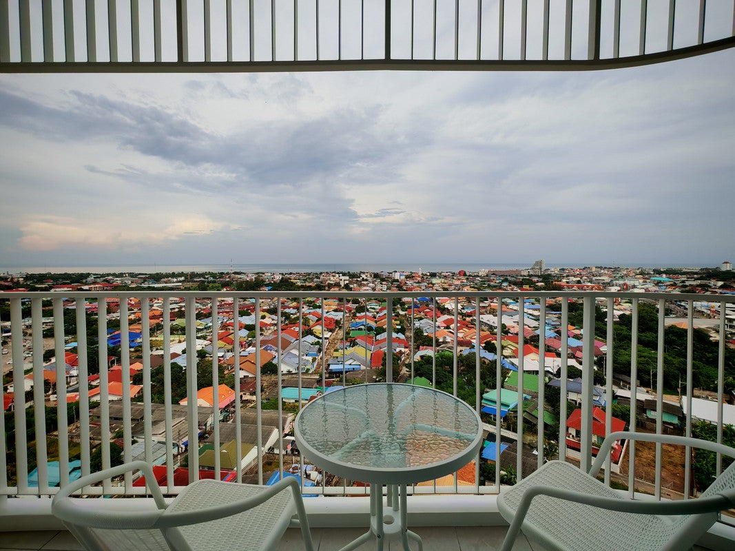 2 Bedroom Condo with Sea and Mountain View on Floor 15