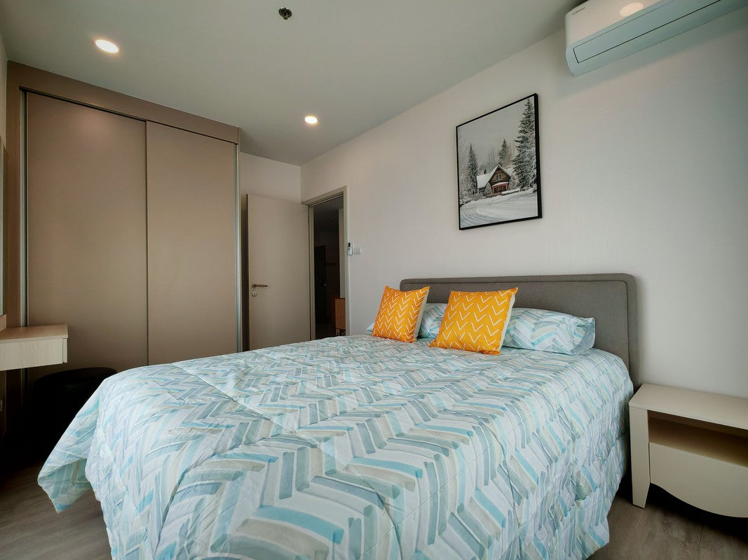 2 Bedroom Condo with Sea and Mountain View on Floor 15
