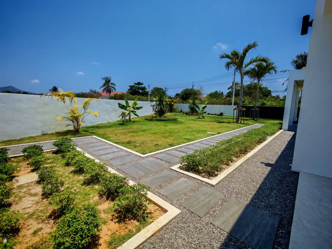 Modern 3 Bedroom Pool Villa on Large Plot in Hin Lek Fai, Hua Hin