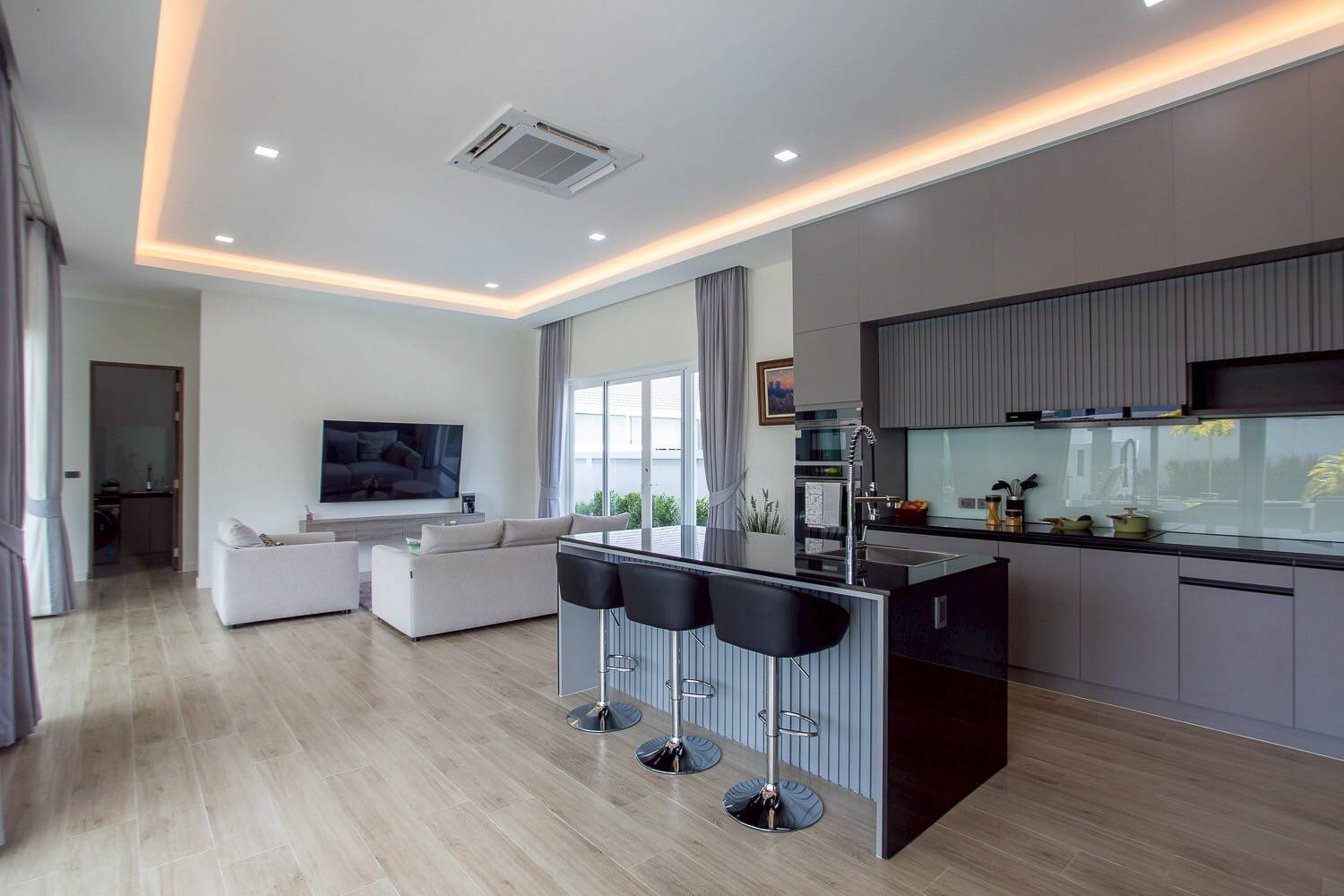 Modern Pet Friendly 3-Bedroom Pool Villa for Rent