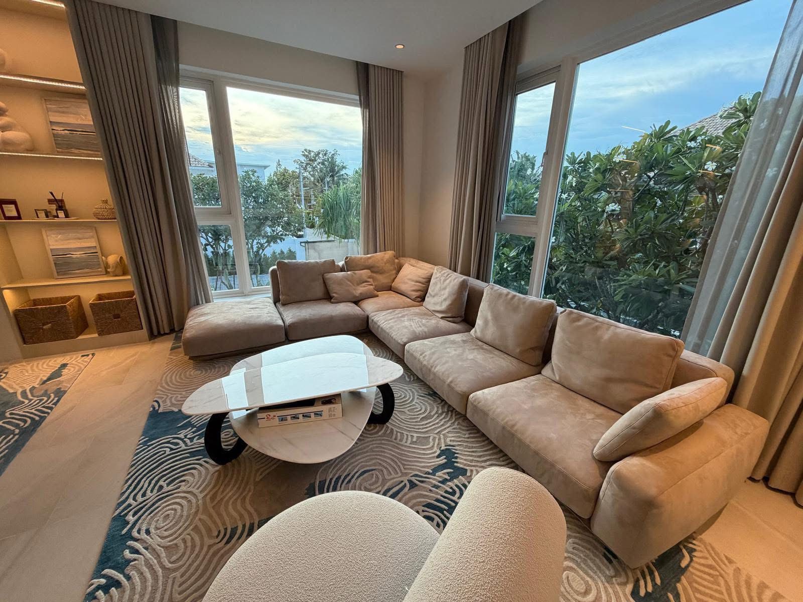 Luxury 4-Bedroom Modern Pool Villa in Hua Hin