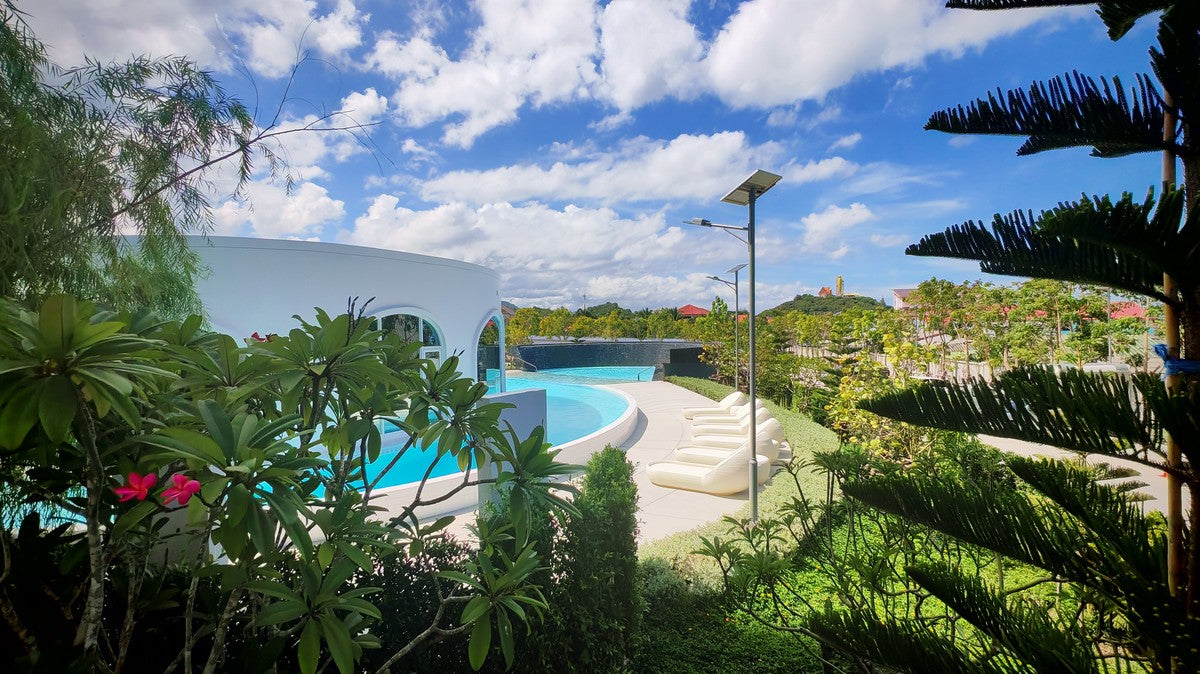 2 Bedroom Condo with Sea and Mountain View on Floor 15