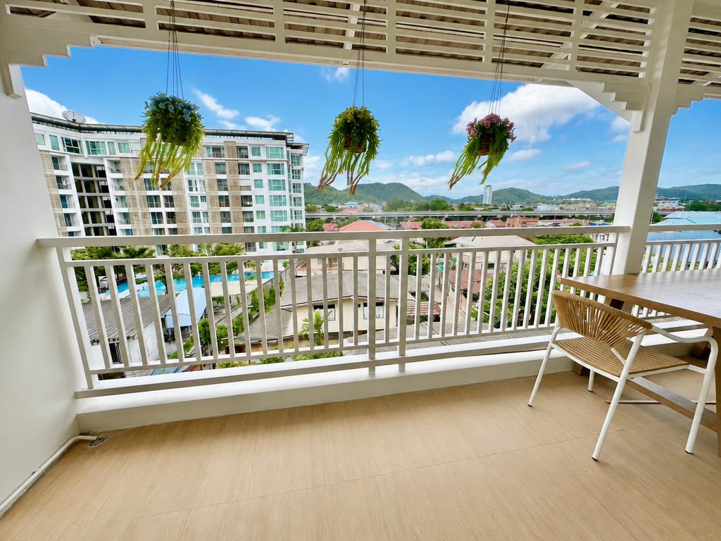 Spacious Renovated 2-Bedroom Condo in Prime Central Hua Hin