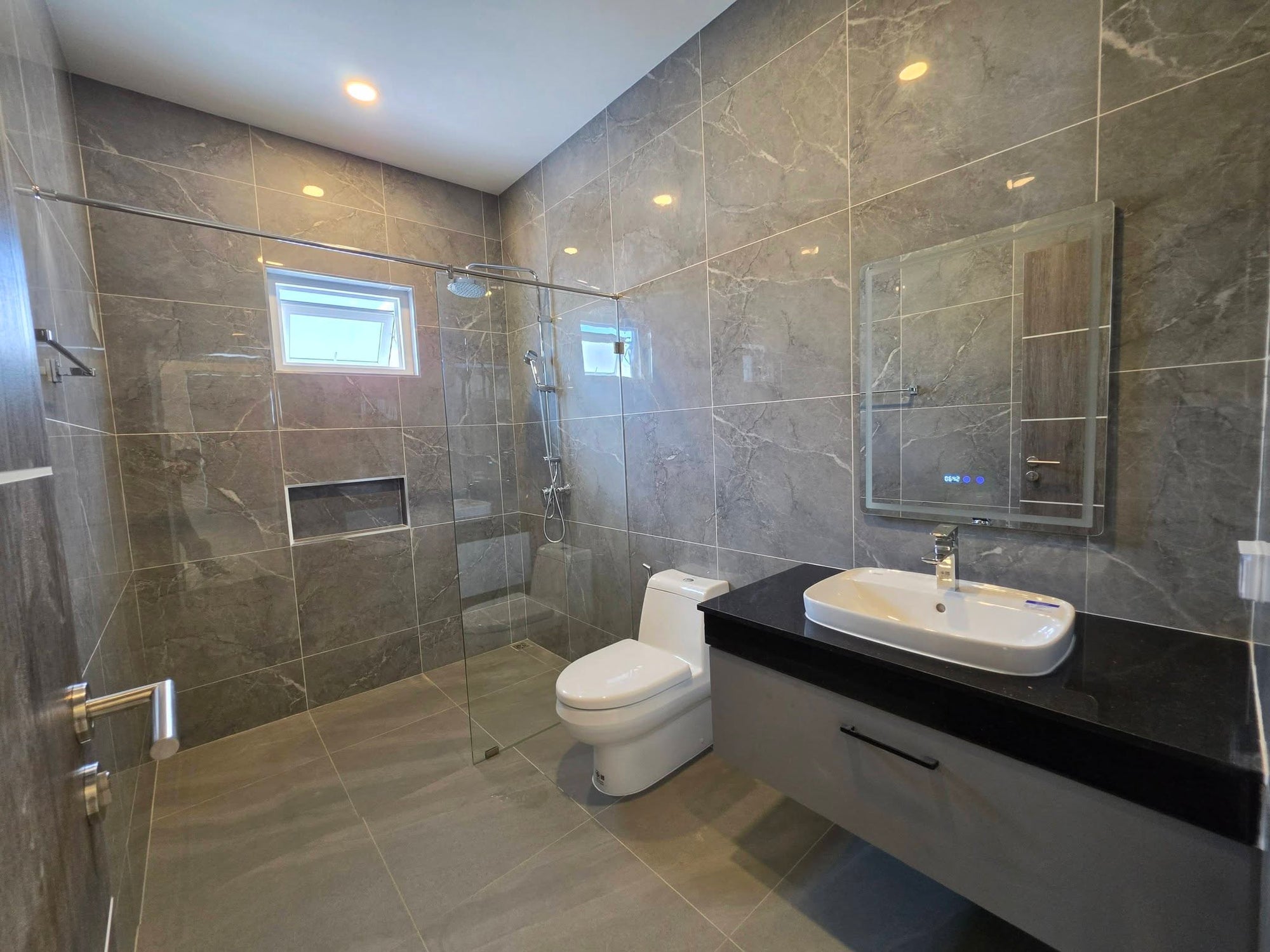 Pool Villa for Sale in Thap Tai, Ready to Move In