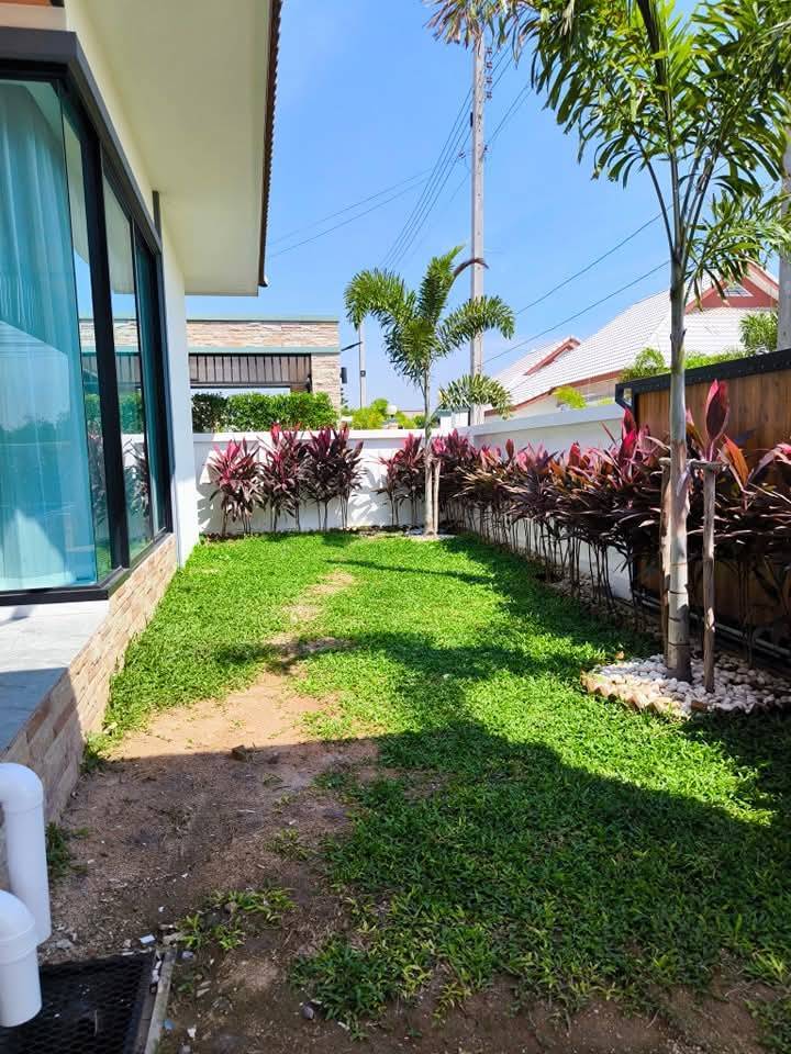 New 3-Bedroom Pool Villa in Cha-am with Jacuzzi