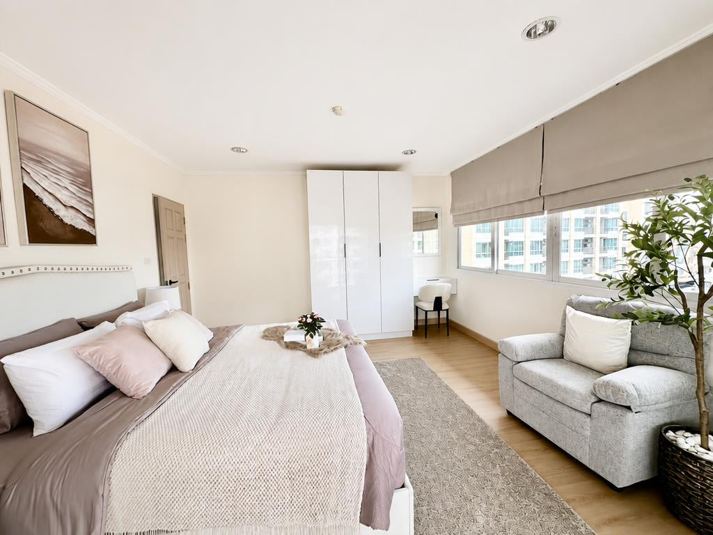 Spacious Renovated 2-Bedroom Condo in Prime Central Hua Hin