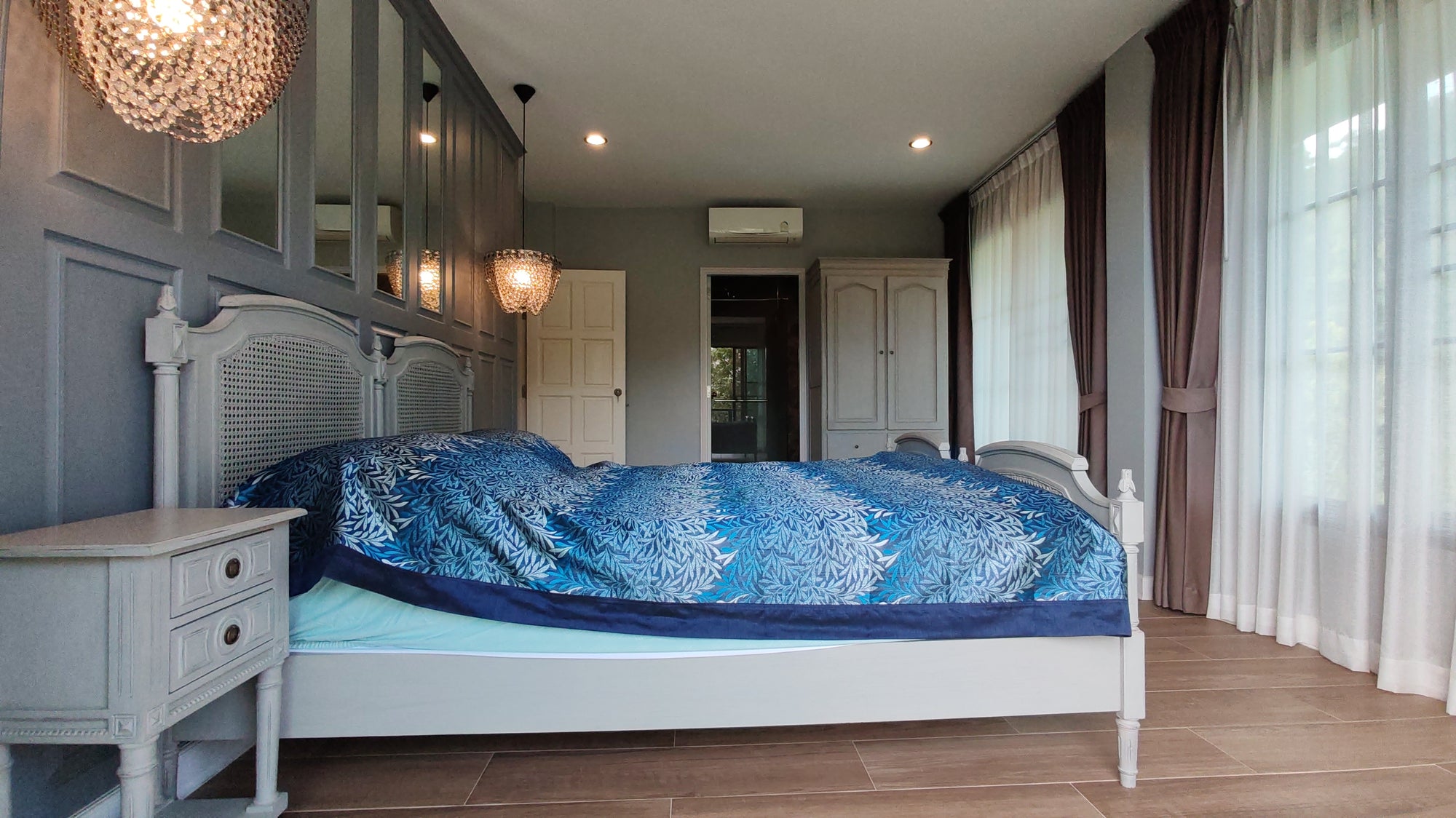Luxury 3-Storey Sea View Home with Expansive Garden
