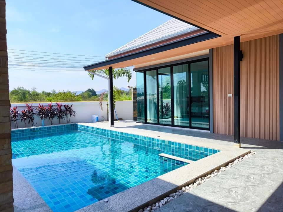 New 3-Bedroom Pool Villa in Cha-am with Jacuzzi
