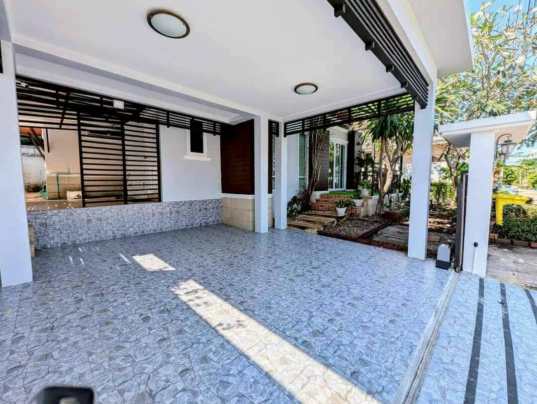 Single-Storey Resort Style House in Kiri Nakara