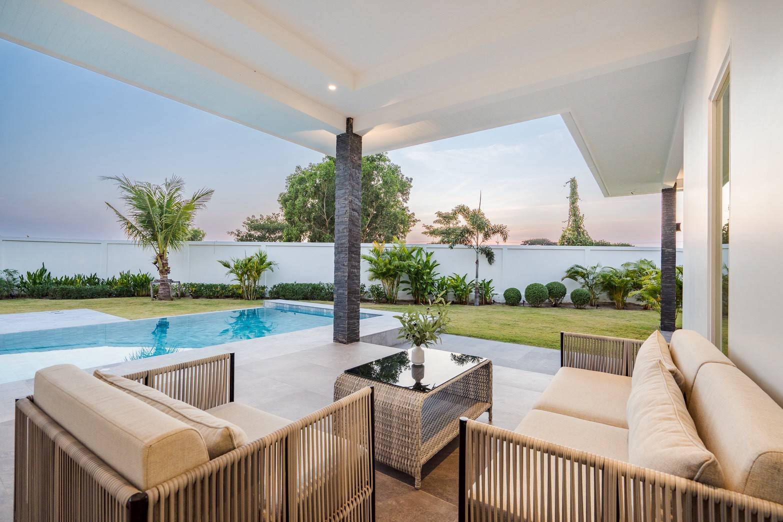 Luxury Spacious 3-Bedroom Pool Villa at Aria 3