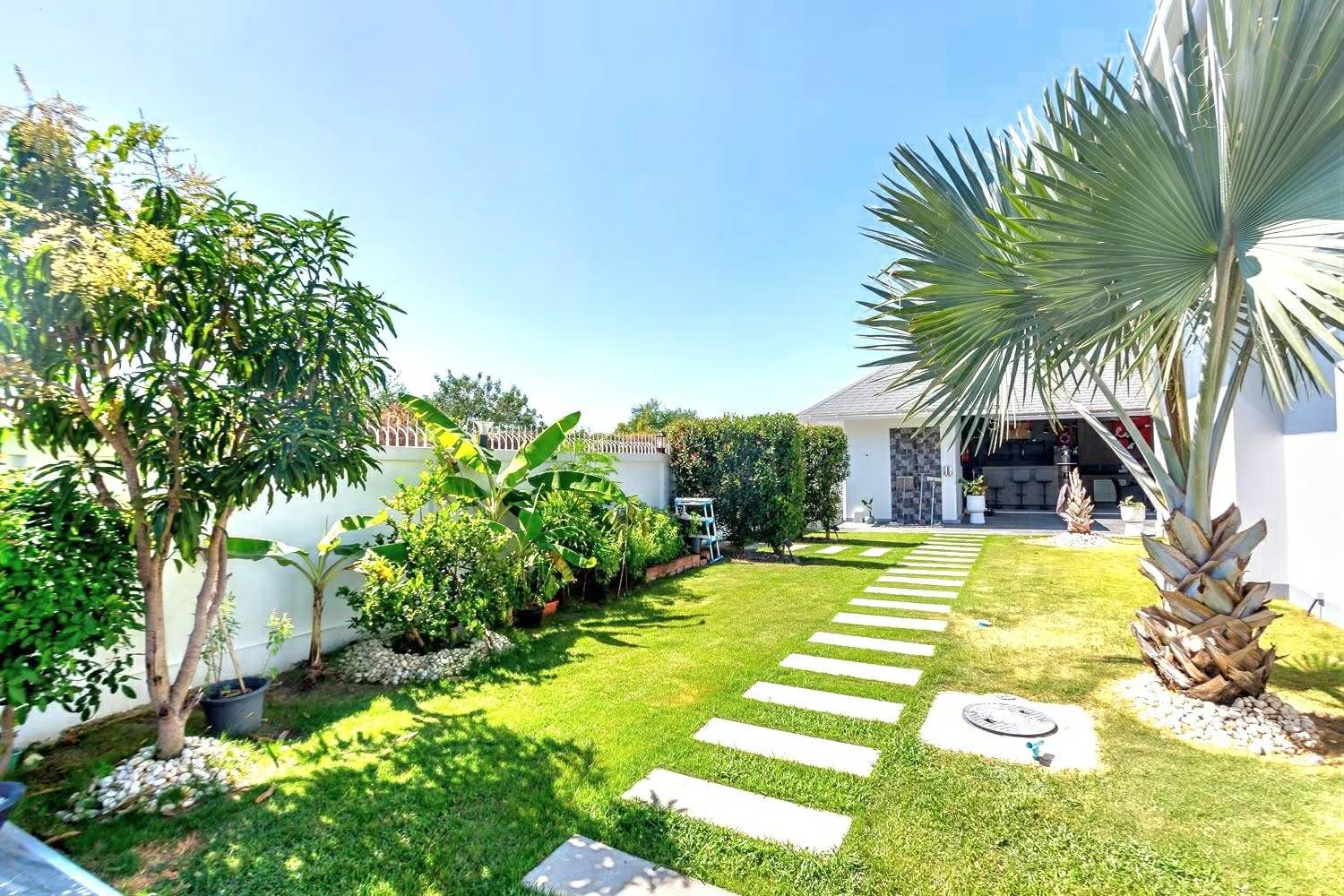 Spacious 4-Bedroom Pool Villa with Outdoor Sala in Hin Lek Fai